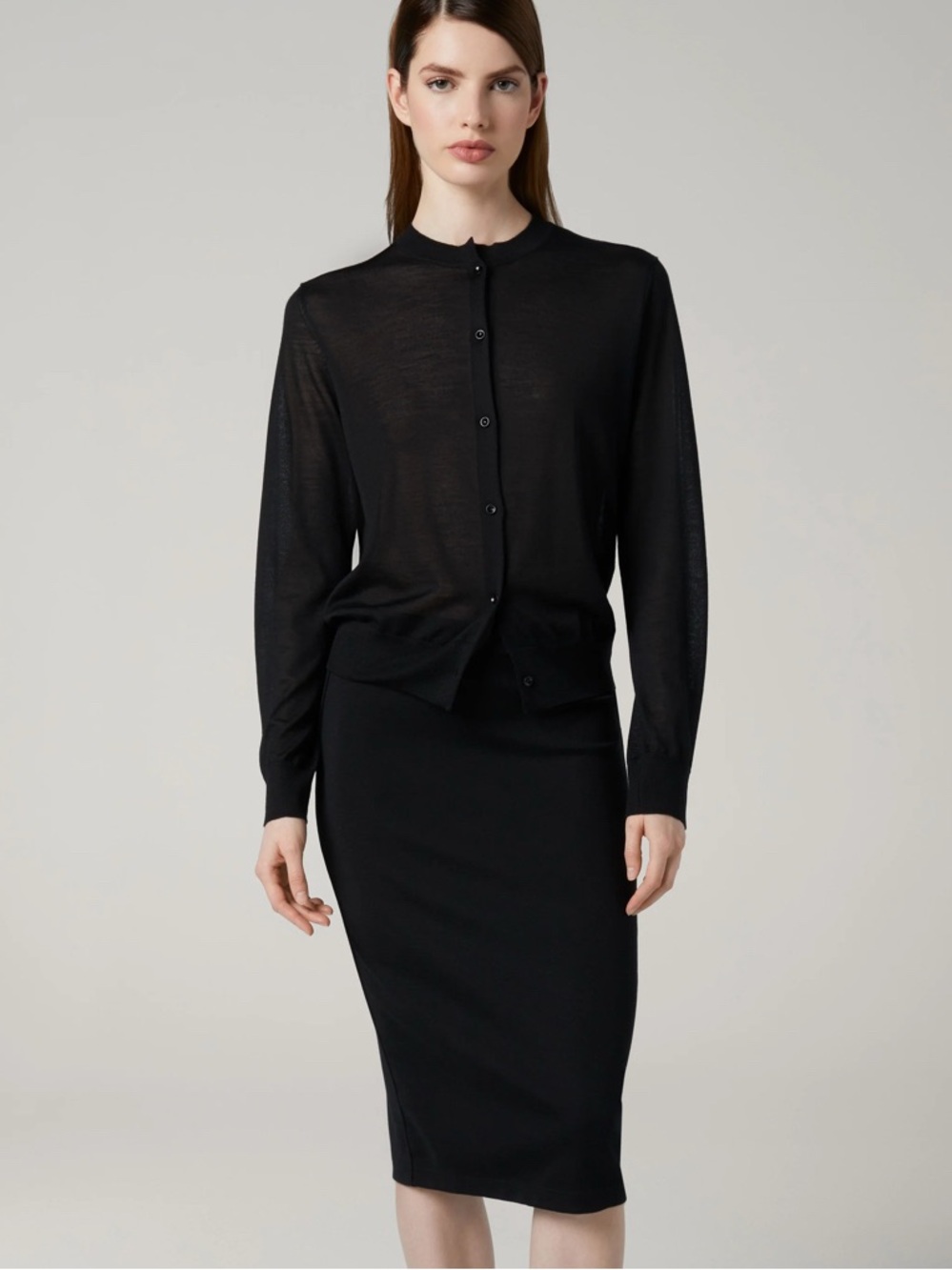 MANRICO CASHMERE
Comfort Fit Cardigan
Black